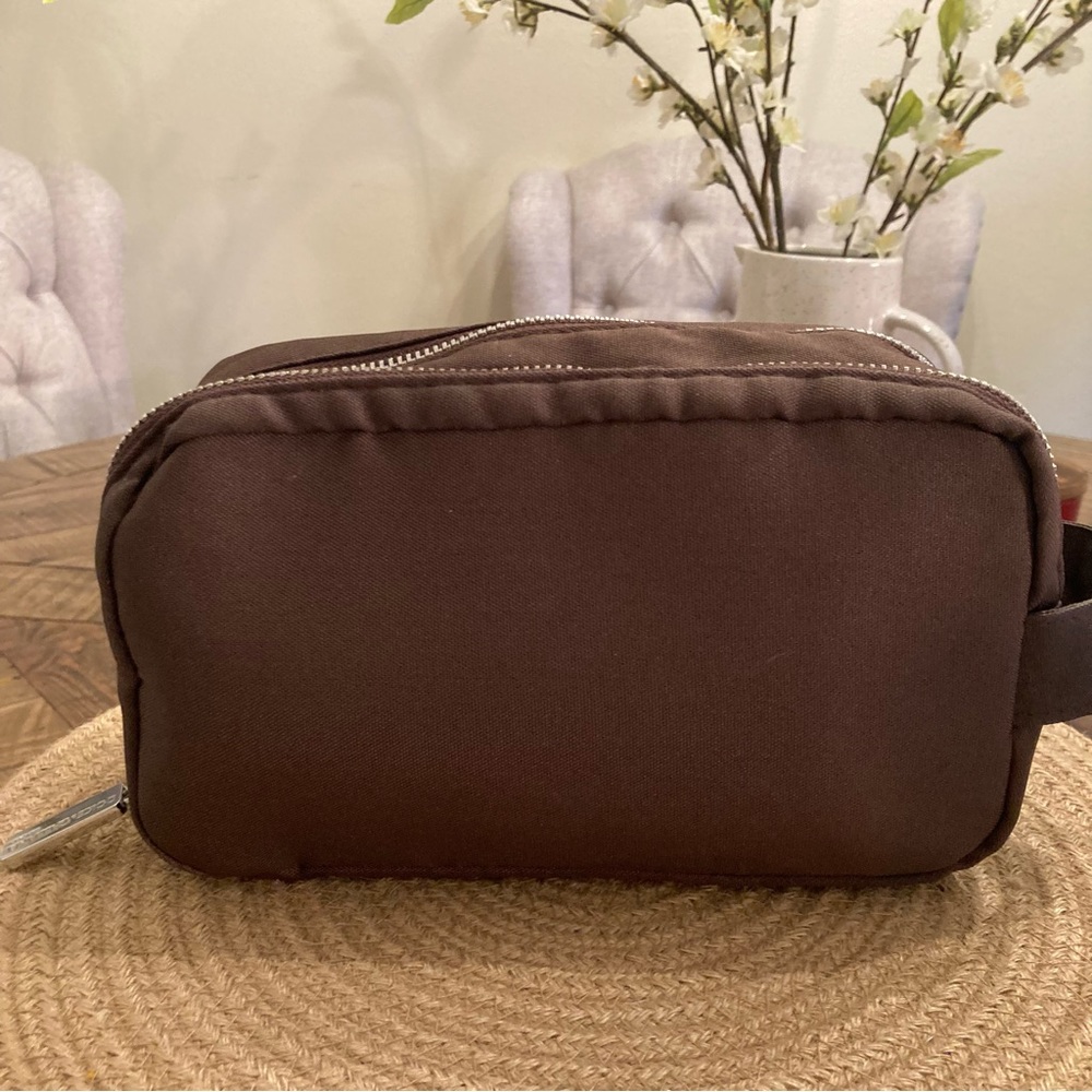 - DOLCE & GABBANA MENS TOILETRY BAG
